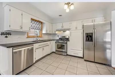 952 W Grant Drive, Des Plaines, IL 60016 - Photo 2