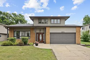 1815 Azalea Ln, Mount Prospect, IL 60056 - Photo 2