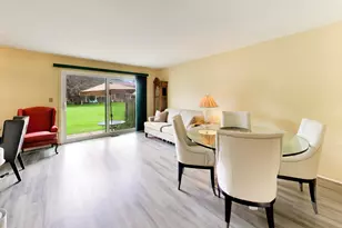 418 Bluebird Ln, Deerfield, IL 60015 - Photo 4