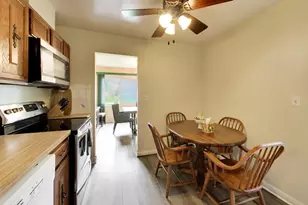 418 Bluebird Ln, Deerfield, IL 60015 - Photo 8