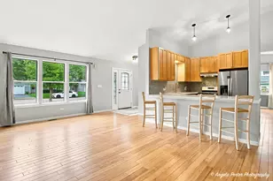 205 Chaparral Cir, Elgin, IL 60120 - Photo 4