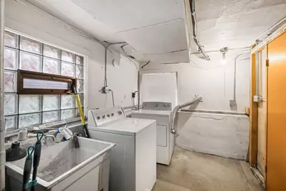 5251 W Belle Plaine Avenue, Chicago, IL 60641 - Photo 32