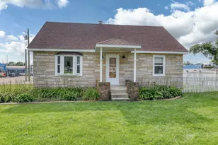 220 S 1st St, Elburn, IL 60119 - Photo 2
