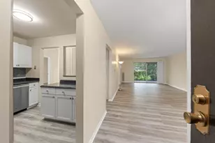 245 S Park Ln, Palatine, IL 60074 - Photo 2