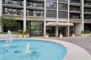 1560 N Sandburg Terrace, Chicago, IL 60610 - Photo 2
