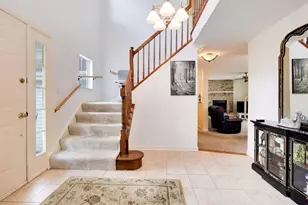 580 Sycamore Cir, Wauconda, IL 60084 - Photo 2