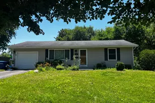 542 S 14th St, Saint Charles, IL 60174 - Photo 1