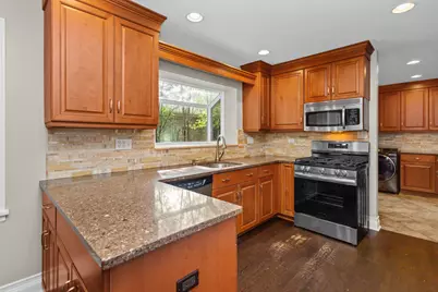 807 Surrey Lane, Glenview, IL 60025 - Photo 10