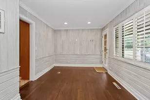 807 Surrey Ln, Glenview, IL 60025 - Photo 14