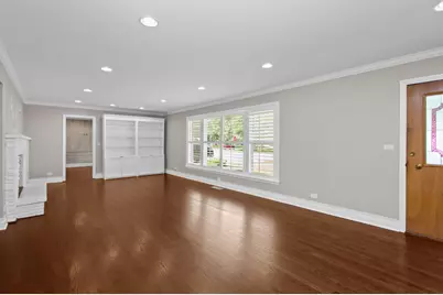 807 Surrey Lane, Glenview, IL 60025 - Photo 4