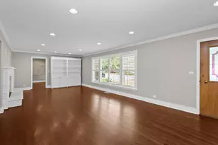 807 Surrey Ln, Glenview, IL 60025 - Photo 4