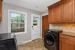 807 Surrey Ln, Glenview, IL 60025 - Photo 24