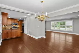 807 Surrey Ln, Glenview, IL 60025 - Photo 8