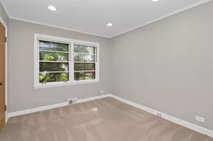 807 Surrey Ln, Glenview, IL 60025 - Photo 20