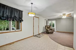 808 N Mohave Dr, Pontiac, IL 61764 - Photo 8