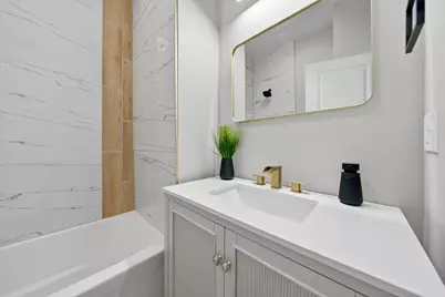 10546 S Avenue J, Chicago, IL 60617 - Photo 12