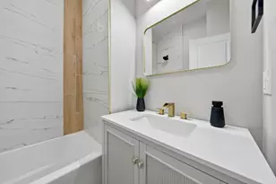 10546 S Ave J, Chicago, IL 60617 - Photo 12