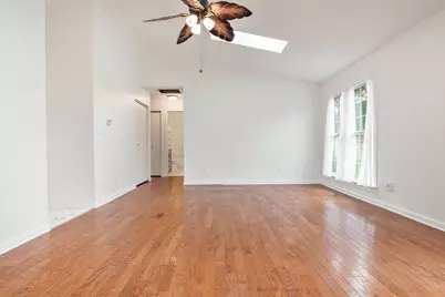 571 Newport Court, Island Lake, IL 60042 - Photo 6