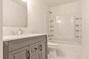 571 Newport Ct, Island Lake, IL 60042 - Photo 20