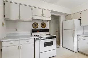 777 Redwood Dr, Aurora, IL 60506 - Photo 6