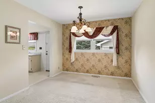 777 Redwood Dr, Aurora, IL 60506 - Photo 4