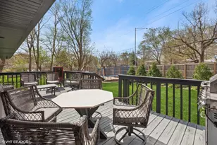 841 Hawthorne Dr, Naperville, IL 60540 - Photo 10