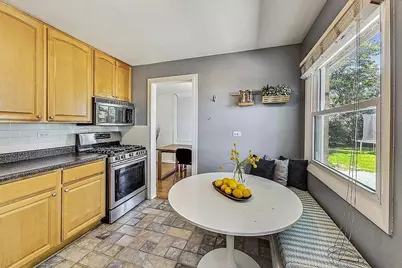 318 W Hackberry Drive, Arlington Heights, IL 60004 - Photo 4