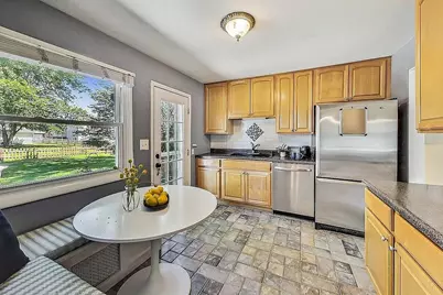 318 W Hackberry Drive, Arlington Heights, IL 60004 - Photo 6