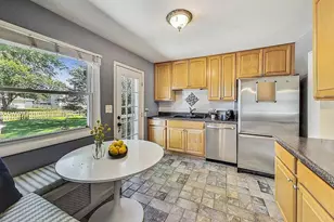 318 W Hackberry Dr, Arlington Heights, IL 60004 - Photo 6