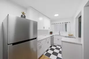 526 W Roscoe St, Chicago, IL 60657 - Photo 6