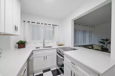 526 W Roscoe Street #2A, Chicago, IL 60657 - Photo 8