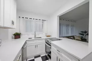 526 W Roscoe St, Chicago, IL 60657 - Photo 8