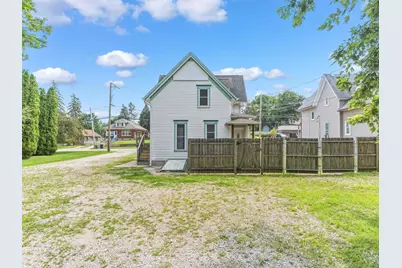 642 E Chicago Street, Elgin, IL 60120 - Photo 6