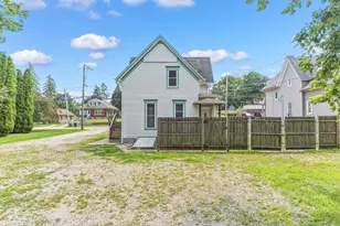 642 E Chicago St, Elgin, IL 60120 - Photo 6