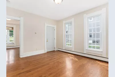 642 E Chicago Street, Elgin, IL 60120 - Photo 8