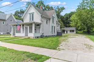 642 E Chicago St, Elgin, IL 60120 - Photo 2