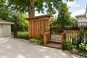 602 S Carol Ln, Mount Prospect, IL 60056 - Photo 4