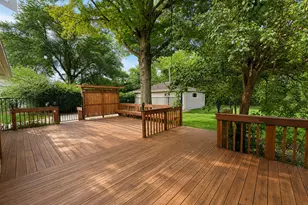 602 S Carol Ln, Mount Prospect, IL 60056 - Photo 2