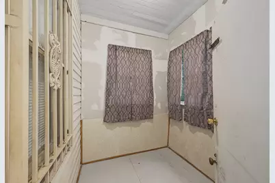 8748 S Marquette Avenue, Chicago, IL 60617 - Photo 18