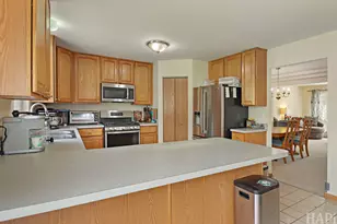 2164 W Waterford Ct, Round Lake, IL 60073 - Photo 8
