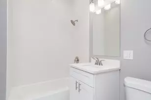 1057 W Foster Ave, Chicago, IL 60640 - Photo 10