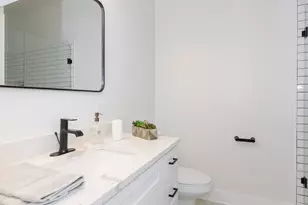 1458 W Pensacola Ave, Chicago, IL 60613 - Photo 8