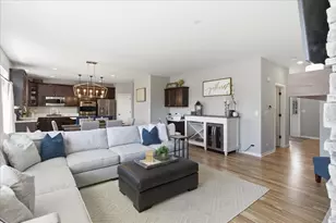 2699 Regency Ct E, Saint Charles, IL 60175 - Photo 4