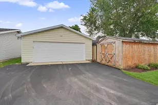 911 N Melvin St, Gibson City, IL 60936 - Photo 4
