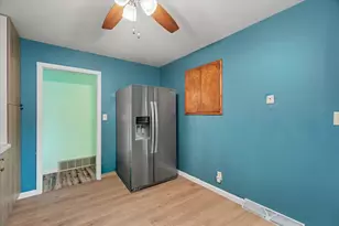 911 N Melvin St, Gibson City, IL 60936 - Photo 18