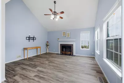 18 Truman Lane, Streamwood, IL 60107 - Photo 2