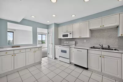 1727 W Crystal Lane #611, Mount Prospect, IL 60056 - Photo 4
