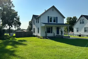 213 S Swift St, Winnebago, IL 61088 - Photo 2
