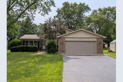 1707 Cherrywood Lane, Lindenhurst, IL 60046 - Photo 1