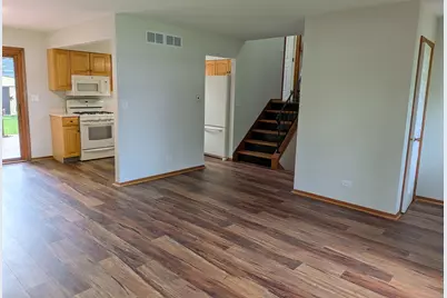 1707 Cherrywood Lane, Lindenhurst, IL 60046 - Photo 2